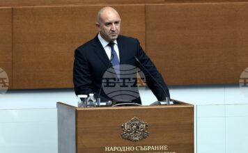Премиерът отново приравни българския интерес с руския Румен Радев