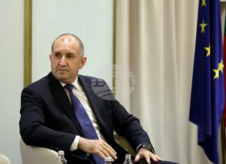 Радев към дипломатите: Защитете българския интерес и работете за мир Румен Радев