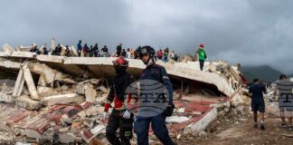 Четирима полицаи бяха арестувани за грабеж след двойното земетресение във Венецуела