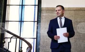 До средата на есента би следвало да има нов Висш съдебен съвет, каза министърът на правосъдието Николай Найденов