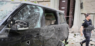 Двама души са ранени при ракетна атака днес преди обед в Одеса, съобщи областният управител