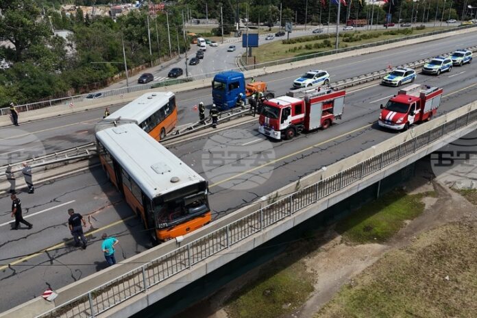Двама пострадали в инцидент с автобус на столичния градски транспорт са откарани в болница "Царица Йоанна - ИСУЛ"