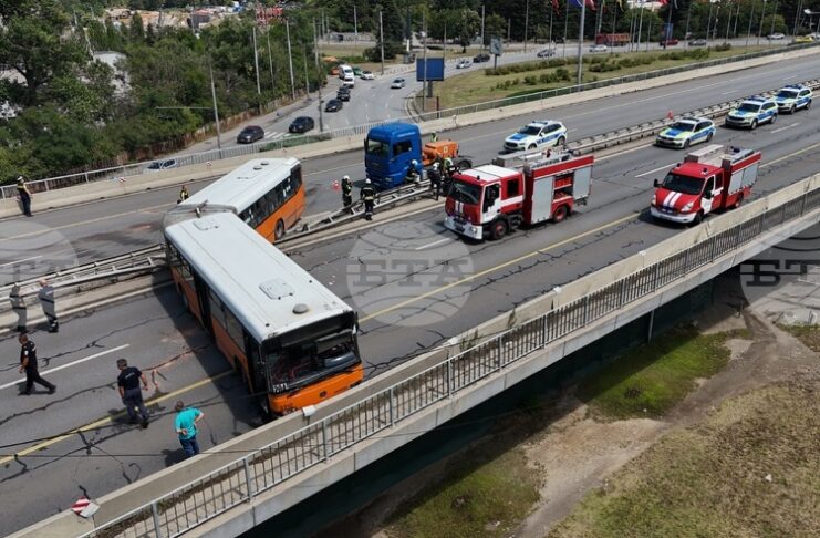 Двама пострадали в инцидент с автобус на столичния градски транспорт са откарани в болница "Царица Йоанна - ИСУЛ"