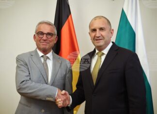 Германия е водещ икономически и инвестиционен партньор за България, заяви премиерът Румен Радев Германия е водещ икономически и инвестиционен партньор за България, заяви премиерът Румен Радев