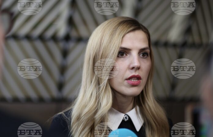 Министър Велислава Петрова