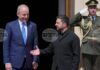 Ирландският премиер се срещна с жители на Киев, чиито домове са били повредени при руски въздушни удари Ирландският премиер се срещна с жители на Киев, чиито домове са били повредени при руски въздушни удари