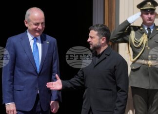 Ирландският премиер се срещна с жители на Киев, чиито домове са били повредени при руски въздушни удари Ирландският премиер се срещна с жители на Киев, чиито домове са били повредени при руски въздушни удари