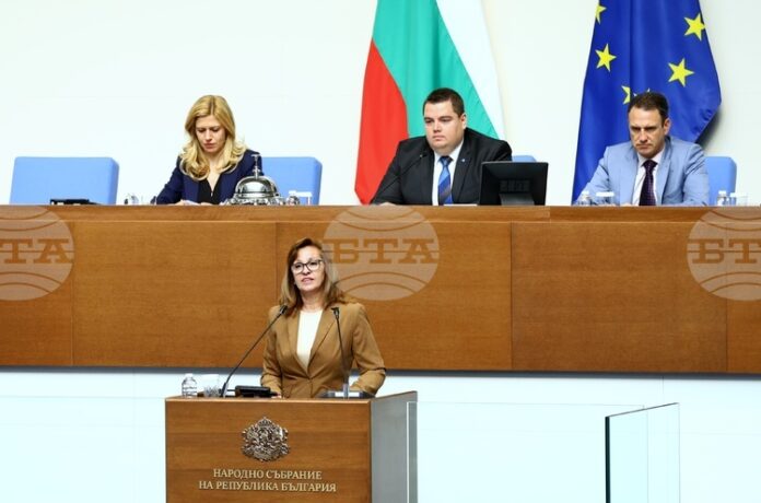 Иван Вазов ни завеща разбирането, че любовта към България не Иван Вазов ни завеща разбирането, че любовта към България не е лозунг, а работа, служене и постоянство, заявиха от "Прогресивна България"