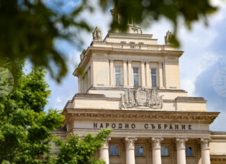 Комисията по бюджет и финанси в НС ще разгледа на първо четене днес законопроектите за държавния бюджет, бюджета на ДОО и на НЗОК за 2026 г.