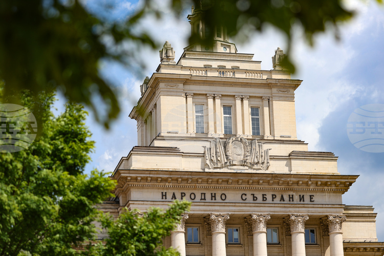 Днес Комисията по бюджет и финанси в Народното събрание ще
