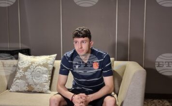 Кристиан Балов е в групата на Цървена звезда за гостуването на Ларн в Северна Ирландия, Томас Хендел и контузеният Раде Крунич не се качиха на самолета Кристиан Балов е в групата на Цървена звезда за гостуването на Ларн в Северна Ирландия, Томас Хендел и контузеният Раде Крунич не се качиха на самолета