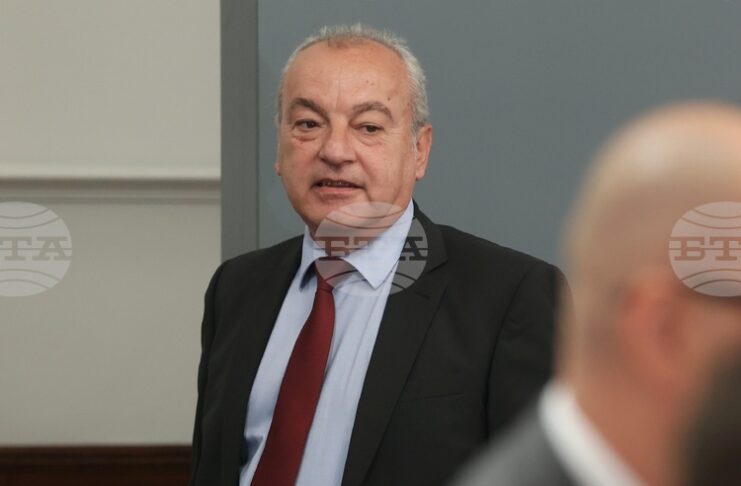 Министър Гълъб Донев допусна, че бюджетният дефицит може да премине под границата от 3 на сто през 2028 г.