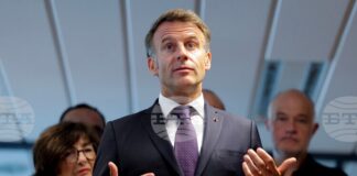 ОБНОВЕНА Макрон посети зоната, засегната от катастрофалните пожари във Франция