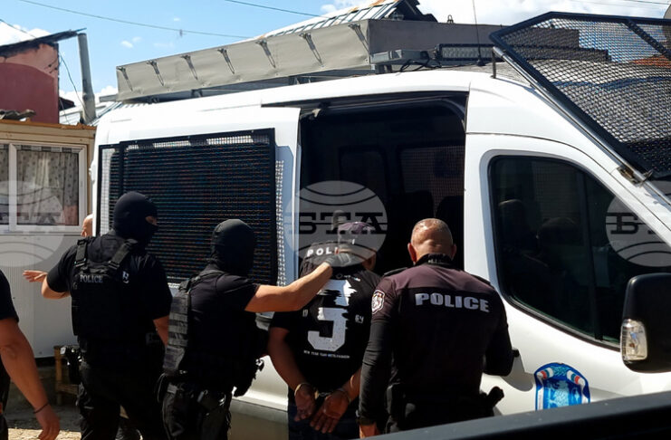 ОБНОВЕНА Общо осем души са задържани при специализирана полицейска операция в Асеновград след сбиване между две ромски фамилии