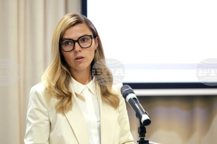 ОБНОВЕНА Правителството ще работи с ясното съзнание, че ЕС и ОБНОВЕНА Правителството ще работи с ясното съзнание, че ЕС и НАТО са най-благоприятната среда за защита на интересите на България, каза министър Велислава Петрова