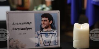 ОБНОВЕНА Президентът Илияна Йотова, военнослужещи и близки отдадоха последна почит на втория български космонавт генерал-майор о.р. Александър Александров