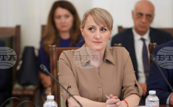 Около 200 сигнала за мазутни замърсявания по Черноморието са постъпили в МОСВ през юни, каза Росица Карамфилова Около 200 сигнала за мазутни замърсявания по Черноморието са постъпили в МОСВ през юни, каза Росица Карамфилова