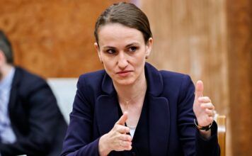 Министърът на външните работи на Румъния Оана Цою