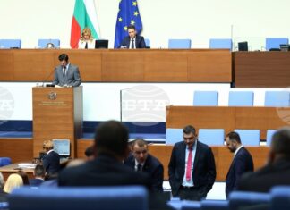 Парламентът прие и на второ четене промяната в закона за особения управител на „Лукойл“