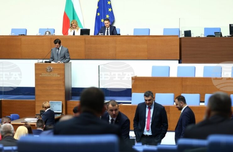 Парламентът прие и на второ четене промяната в закона за особения управител на „Лукойл“