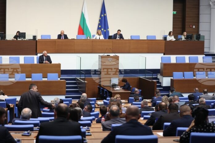 Парламентът ще обсъди днес проекторешението за разрешаване пребиваването у нас на военнослужещи и авиационна техника от въоръжените сили на САЩ
