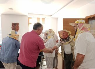 Пчелари обсъдиха с кмета на Шумен пчеларския сезон, състоянието на пчелните семейства и очакванията за тазгодишния добив на мед