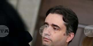 По-склонен съм да вярвам на министър Иван Демерджиев, защото справката му е от ГДБОП, каза Божидар Божанов за полетите на Делян Пеевски