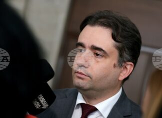 По-склонен съм да вярвам на министър Иван Демерджиев, защото справката му е от ГДБОП, каза Божидар Божанов за полетите на Делян Пеевски