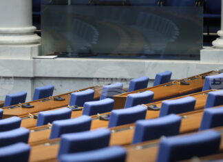 Проектобюджетите на ДОО и на НЗОК за 2026 г. влизат на второ четене в пленарната зала, предвижда проектопрограмата на парламента
