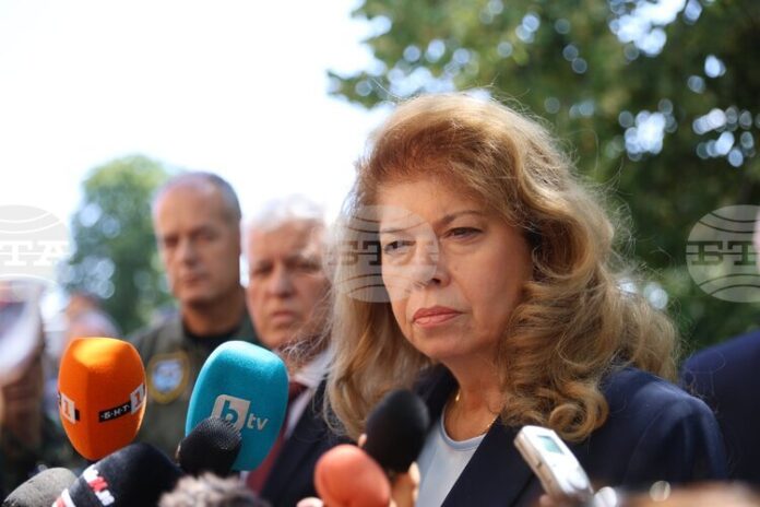 Разписала съм бюджетите за ДОО и НЗОК, съобщи президентът Йотова