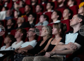 Редкият 70-милиметров IMAX киносалон в Прага привлича хиляди европейци за филма на Нолан „Одисея“