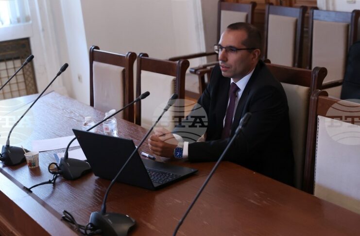 Ресорната парламентарна комисия изслуша единствения кандидат за член на Комисията за противодействие на корупцията Пламен Тодоров