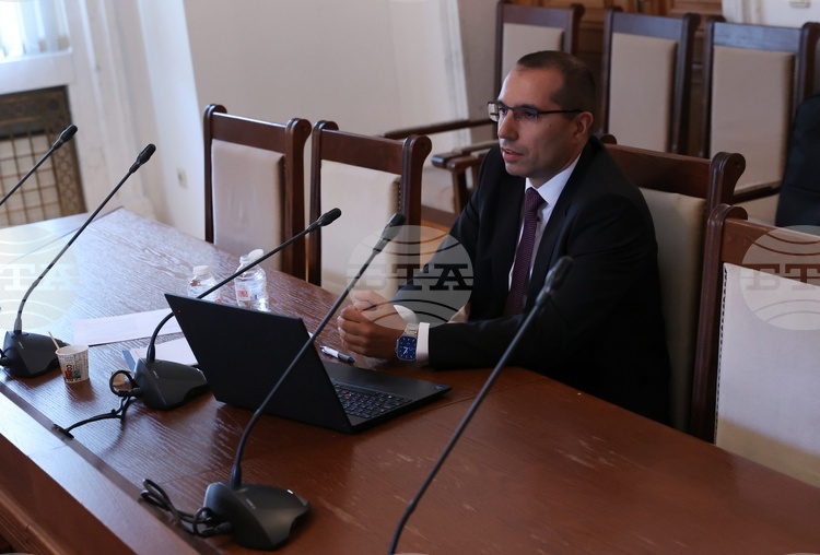 Ресорната парламентарна комисия изслуша единствения кандидат за член на Комисията за противодействие на корупцията Пламен Тодоров