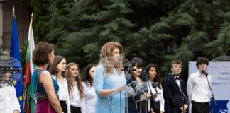 С обща визия, решителност и по-тясно сътрудничество Европа ще се справи с предизвикателствата, заяви Илияна Йотова на приема за празника на Франция