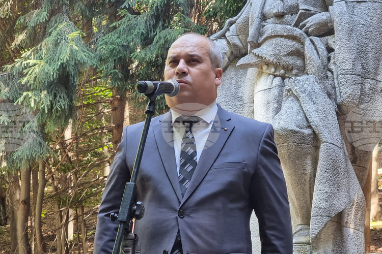 С панихида, поднасяне на венци и възстановка край връх Бузлуджа ще бъде отбелязана 148-ата годишнина от Бузлуджанската епопея
