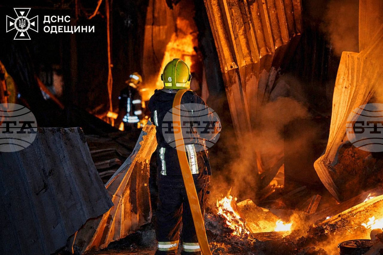 Шестима души бяха ранени при руска ракетна атака срещу Одеса, съобщи областният управител