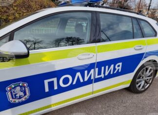 Спасено е бебе, блокирано в асансьор в Бургас, след сигнал на телефон 112, съобщиха от МВР