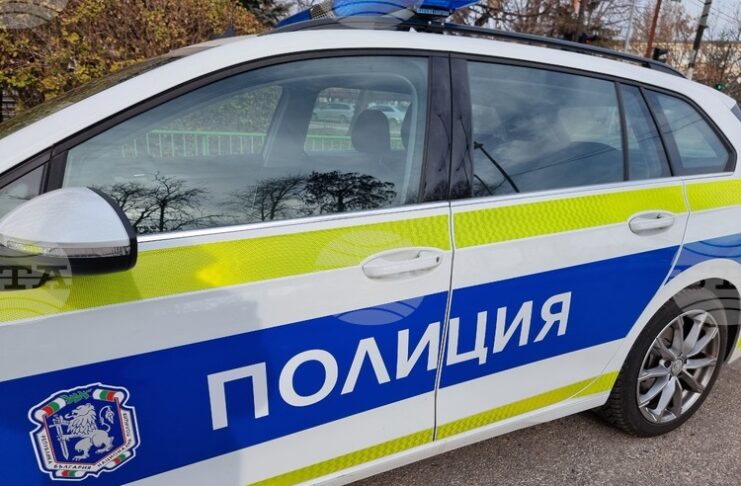 Спасено е бебе, блокирано в асансьор в Бургас, след сигнал на телефон 112, съобщиха от МВР