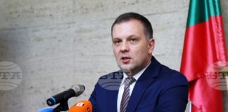 Ще има още предложения за наказания на нотариуси по казуса „Баба Алино“, каза министър Найденов