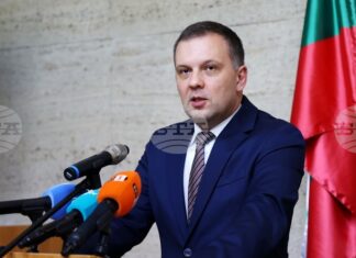 Ще има още предложения за наказания на нотариуси по казуса „Баба Алино“, каза министър Найденов