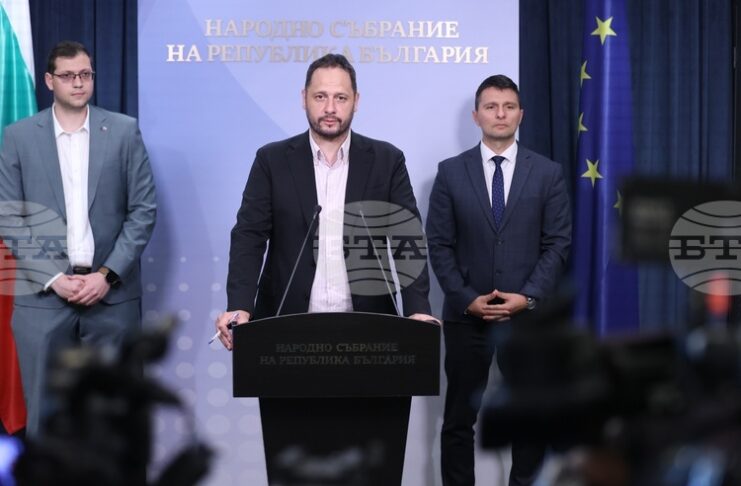 Управляващите внасят промени в Изборния кодекс за възстановяване на машинния вот, отпадане на район „Чужбина“ и на ограничението от 20 секции
