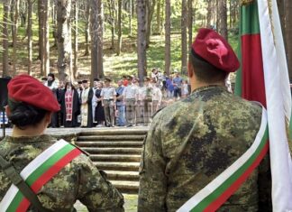 В подножието на връх Бузлуджа отбелязаха тържествено 158-ата годишнина от подвига на Хаджи Димитър и неговите четници В подножието на връх Бузлуджа отбелязаха тържествено 158-ата годишнина от подвига на Хаджи Димитър и неговите четници