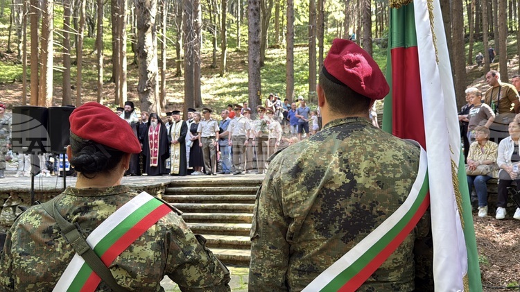В подножието на връх Бузлуджа отбелязаха тържествено 158-ата годишнина от подвига на Хаджи Димитър и неговите четници