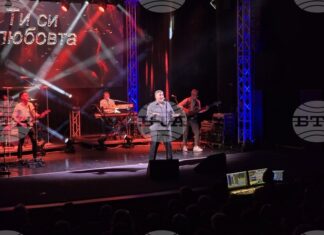 Веселин Маринов излиза тази вечер на сцената на Летния театър във Варна Веселин Маринов излиза тази вечер на сцената на Летния театър във Варна