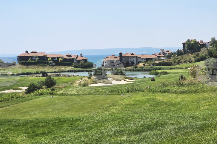 Включеният в MICHELIN Guide Hotels комплекс Thracian Cliffs Golf & Beach Resort край Каварна планира нови проекти и обновяване