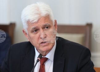 Военновъздушните сили са действали абсолютно прецизно и по протокол, каза министър Димитър Стоянов по случая с аварийно кацане на самолет в Бургас Военновъздушните сили са действали абсолютно прецизно и по протокол, каза министър Димитър Стоянов по случая с аварийно кацане на самолет в Бургас