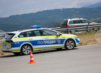Временно движението при 87-и км на автомагистрала „Струма“ се осъществява в активната и аварийна лента поради пътен инцидент Временно движението при 87-и км на автомагистрала „Струма“ се осъществява в активната и аварийна лента поради пътен инцидент