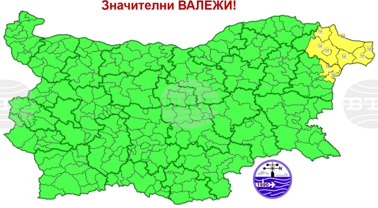 Жълт код за значителни валежи е обявен утре за части от областите Варна и Добрич