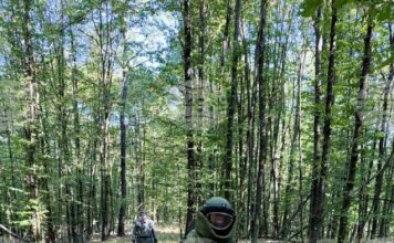 Военнослужещи прочистват района извън завод „Емко“ от невзривени боеприпаси