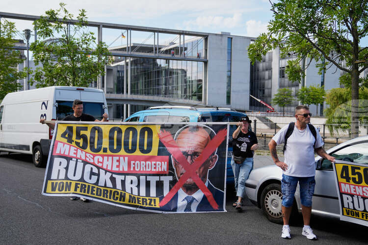 10 000 души се събраха в германския град Плауен за протест срещу канцлера Мерц